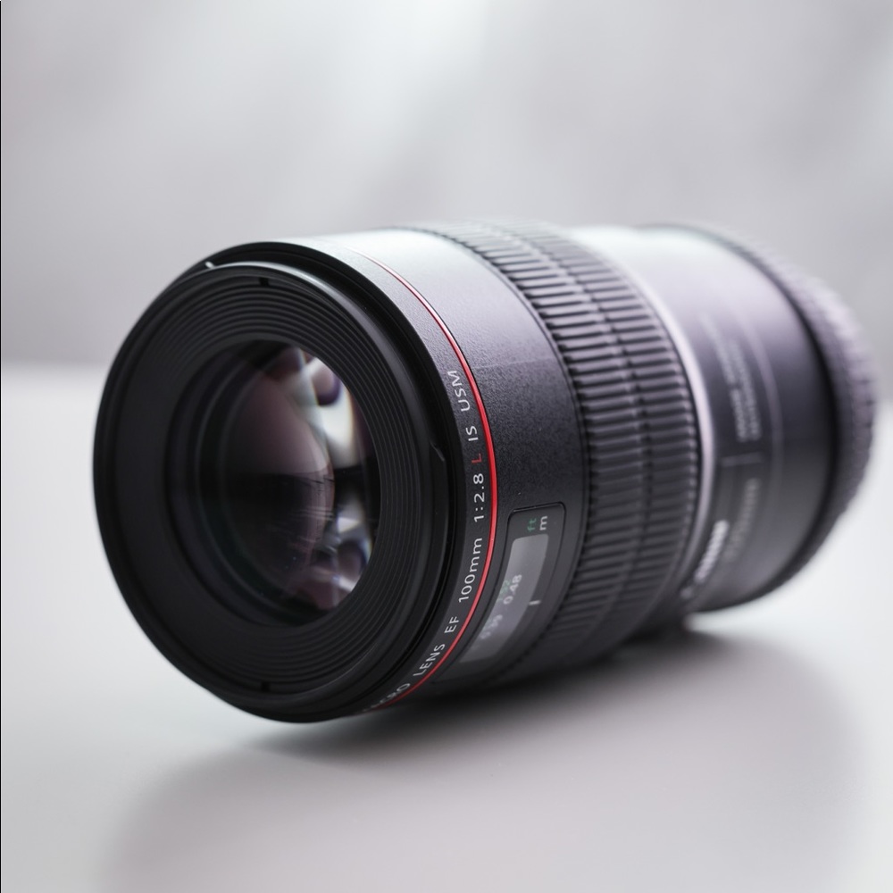 Canon EF 100mm f2.8L Macro IS USM Lens
